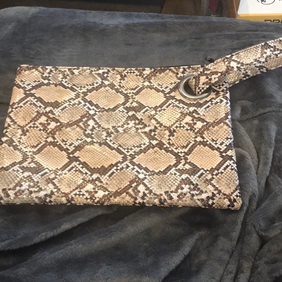 Cute Clutch bag in snakeskin - Picture 2 of 15